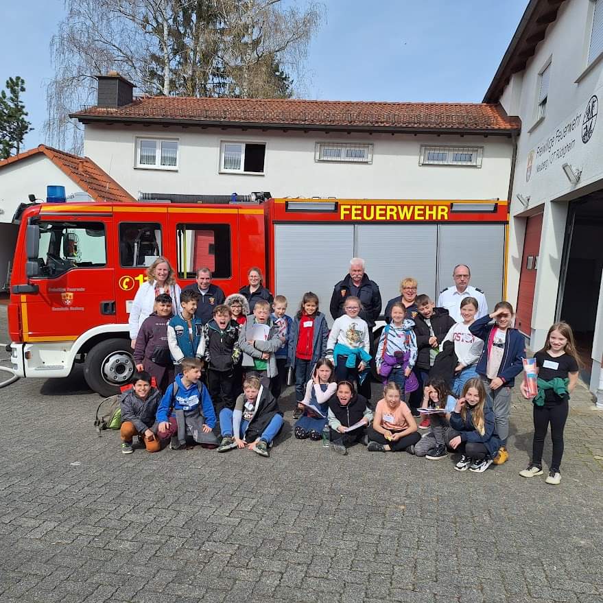 Brandschutzerziehung des Main Kinzig Kreises in der Erich Simdorn Schule – mit Feuerwehrgerätehausbesuch unterstützt
